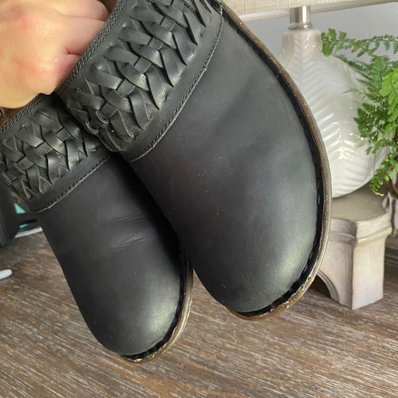 UGG Australia Anila Leather Slip On Clogs Shoes Womens 12 Black - Picture 4 of 10